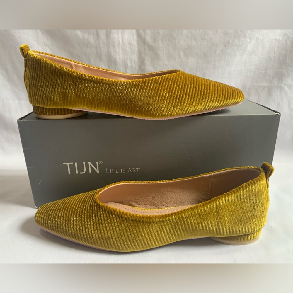 EUC TIJN LIFE IS ART Golden yellow corrugated fabric flats with box Size 7M